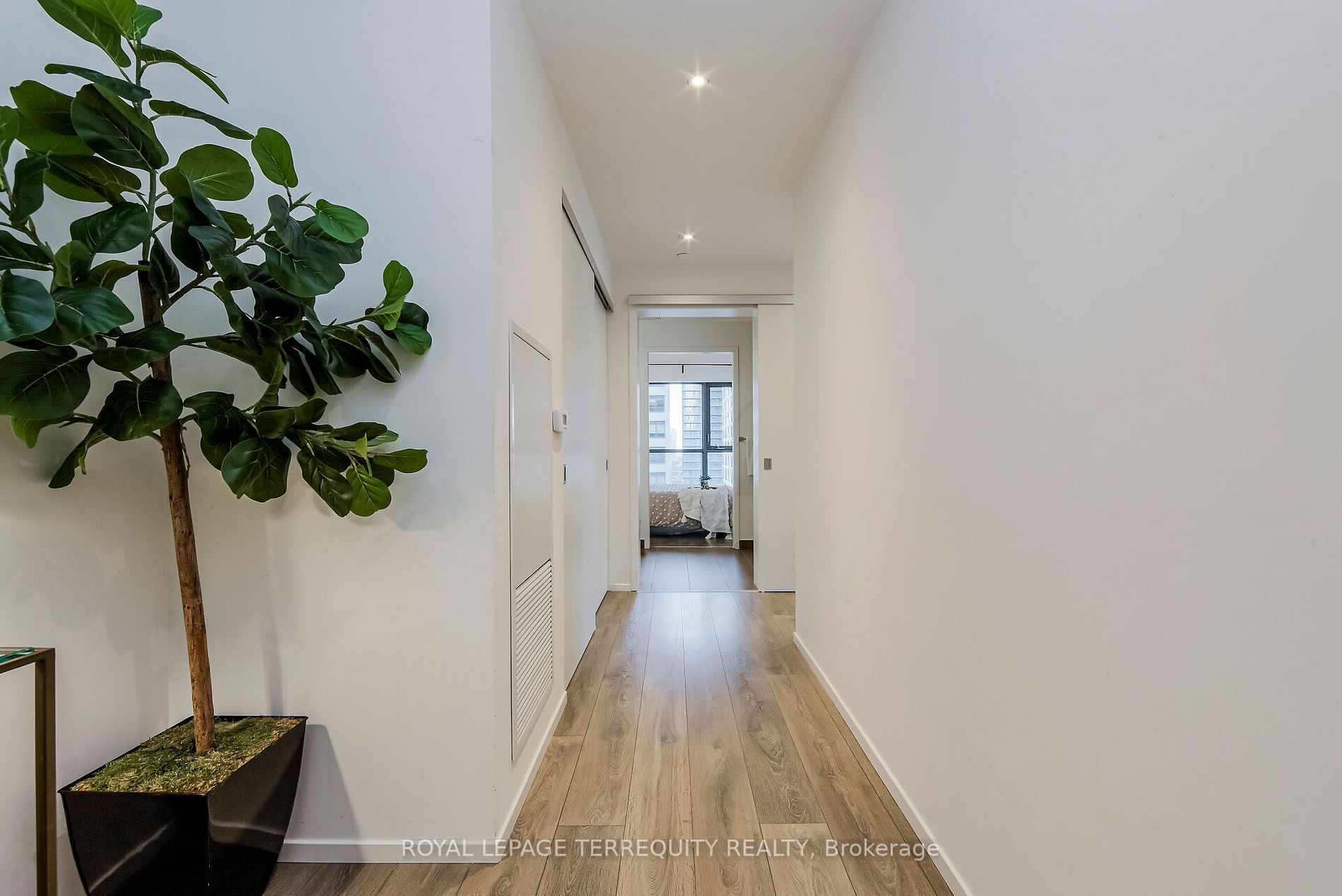 159 Dundas St E, #1601