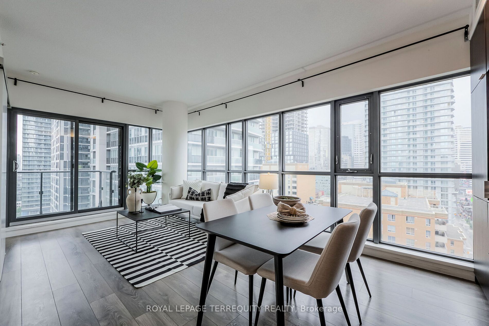159 Dundas St E, #1601