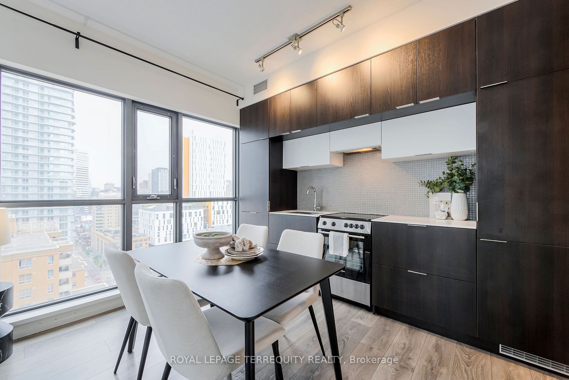 159 Dundas St E, #1601