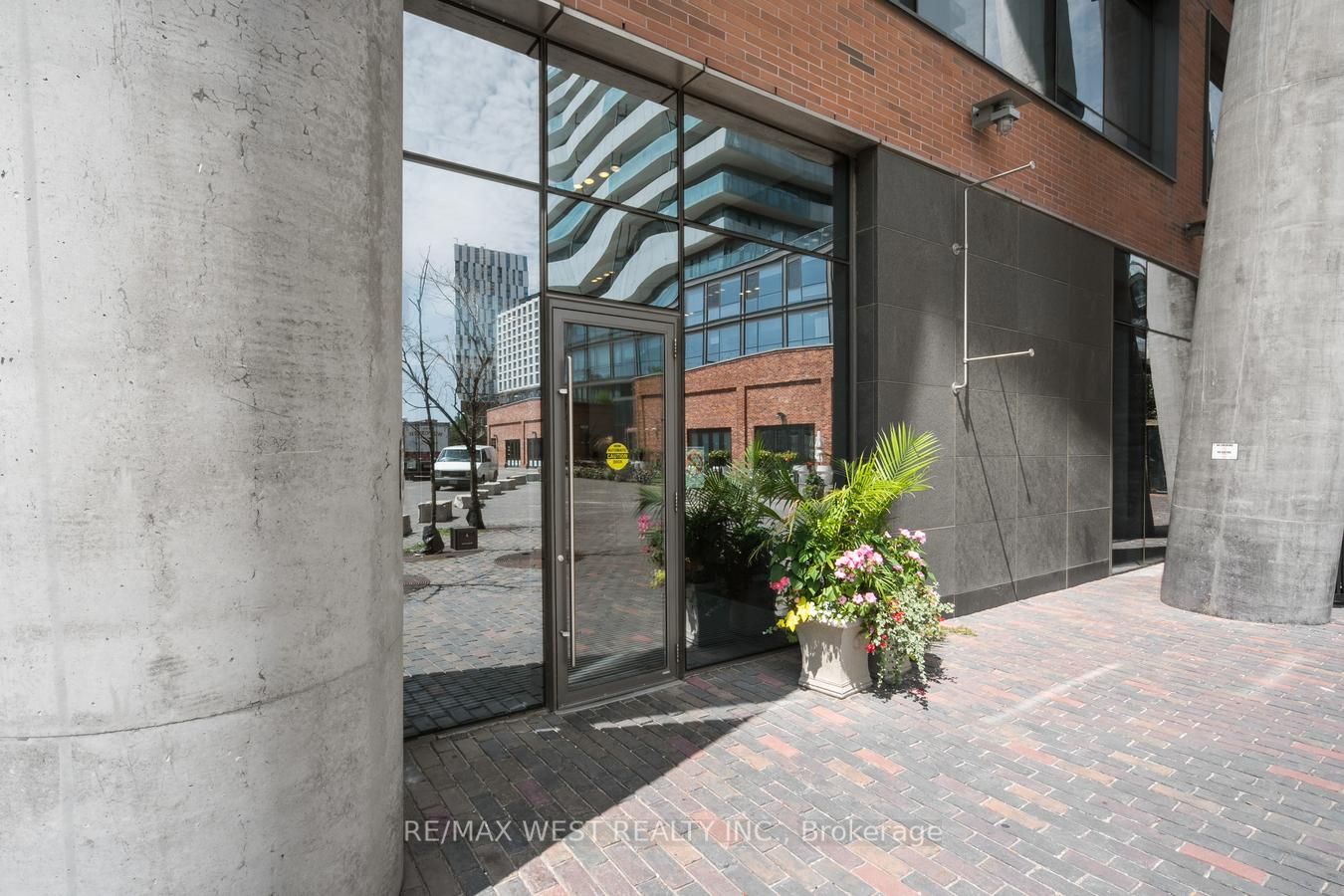 70 Distillery Lane, #1305