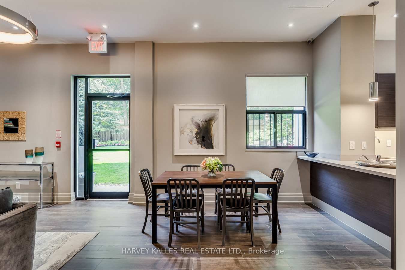 616 Avenue Rd, #602