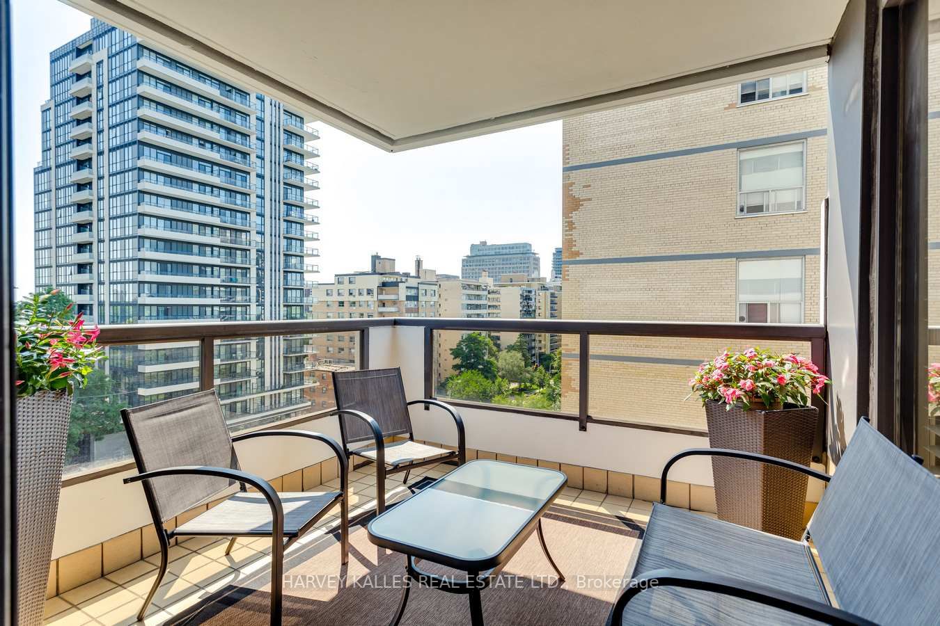 616 Avenue Rd, #602