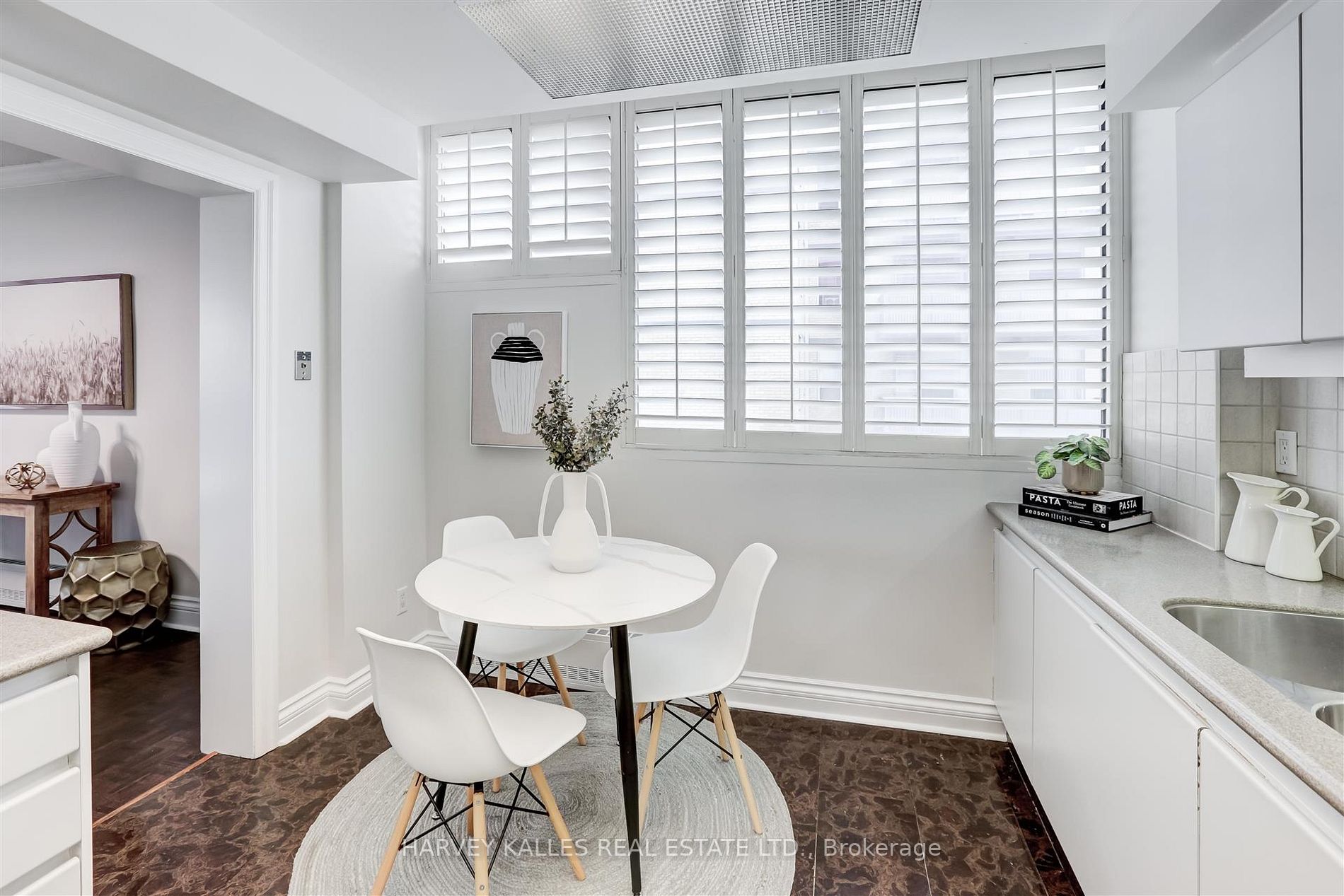 616 Avenue Rd, #602