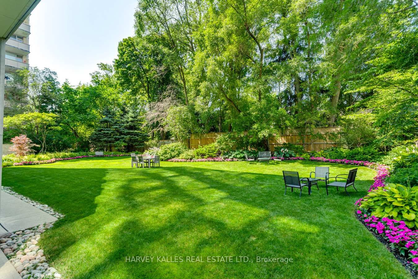 616 Avenue Rd, #602
