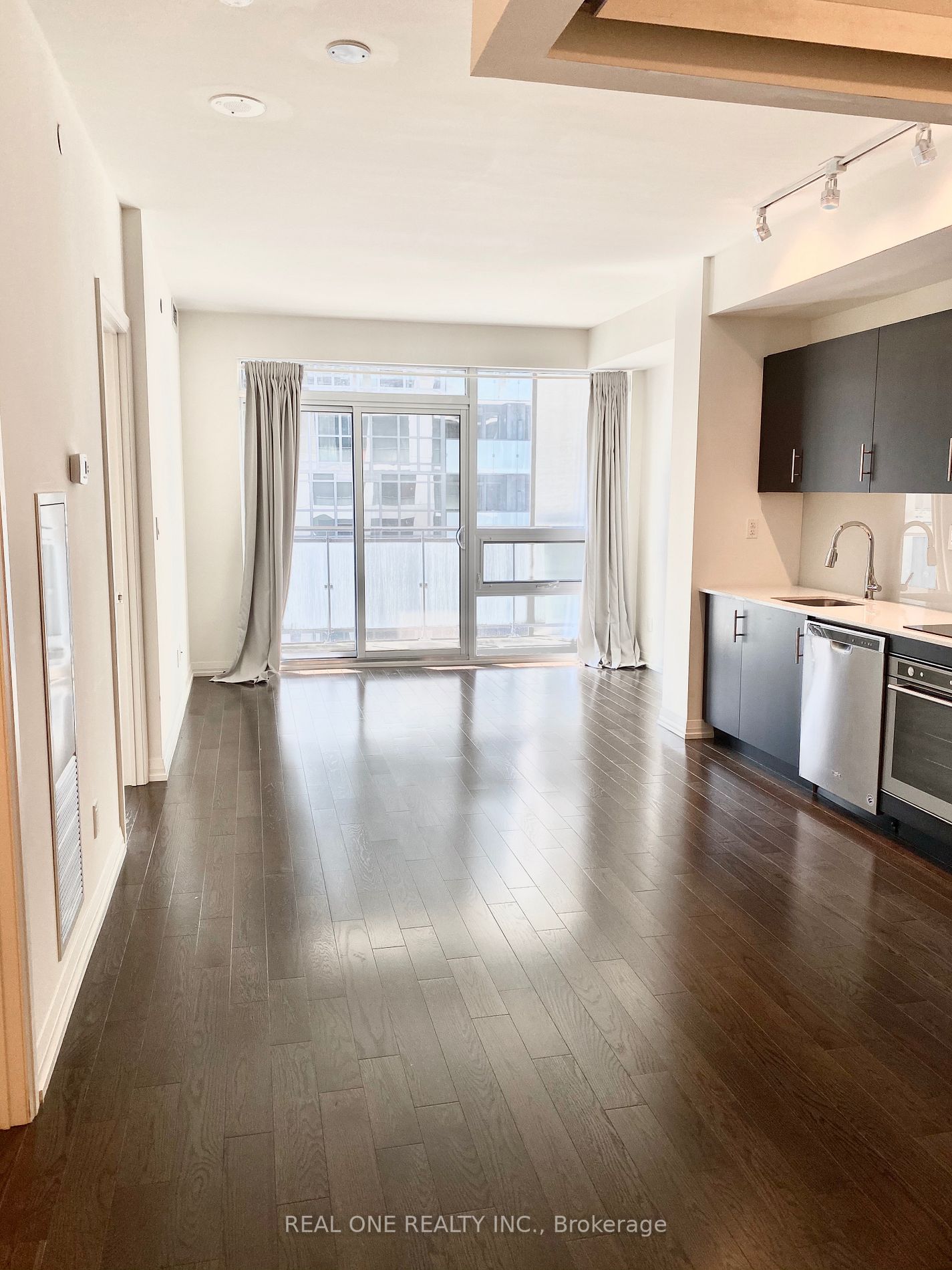 460 Adelaide St E, #518