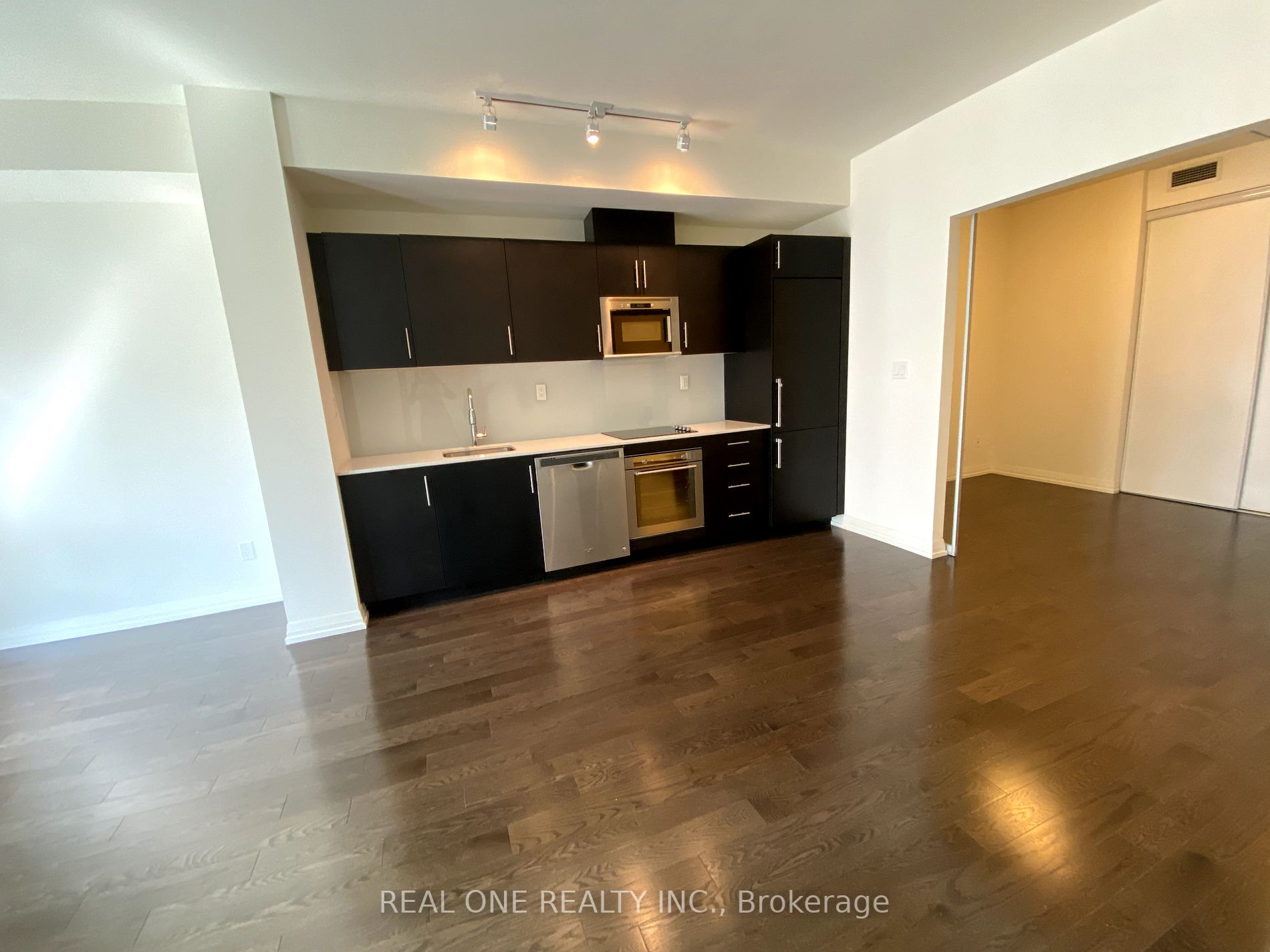 460 Adelaide St E, #518