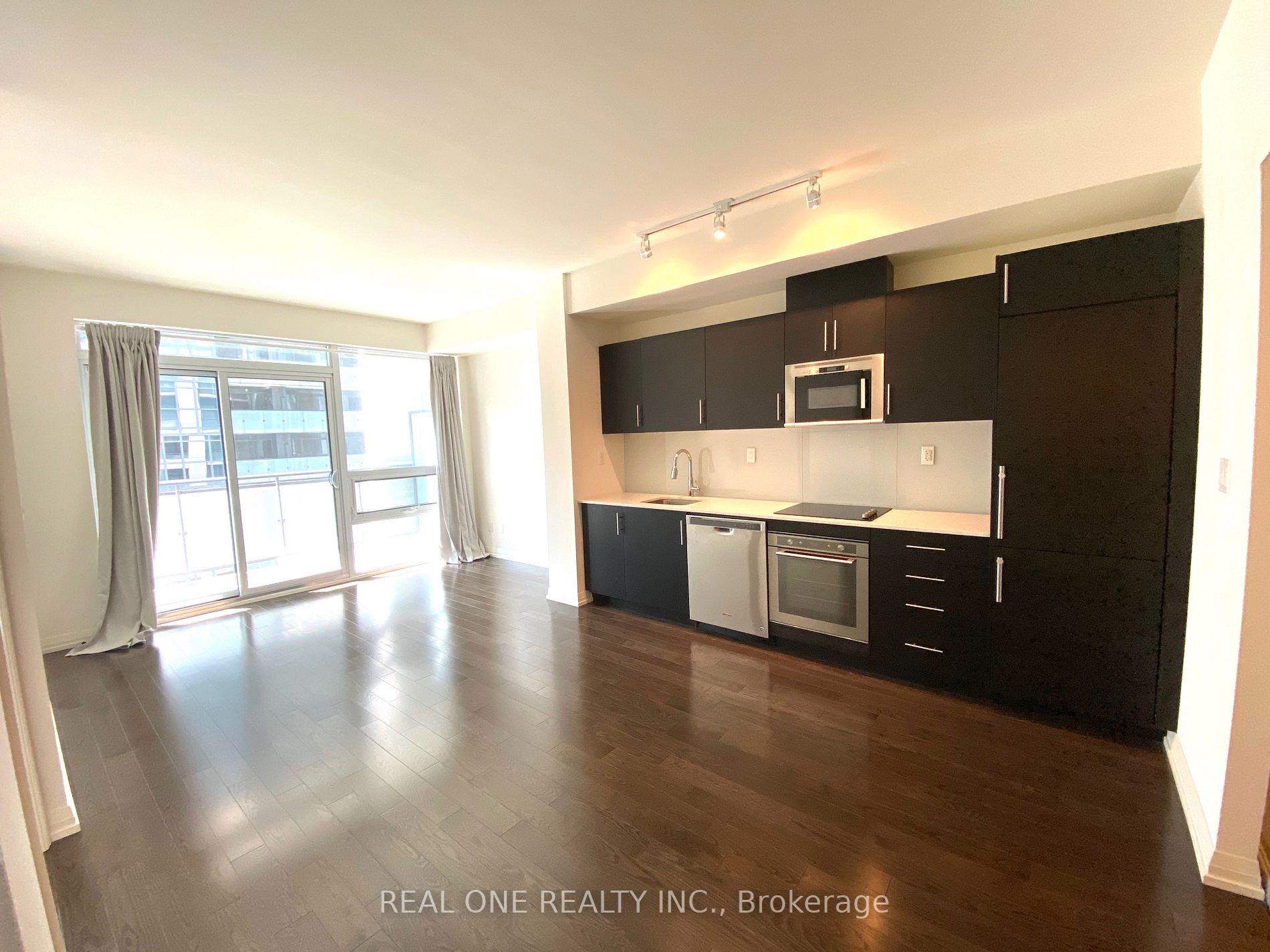 460 Adelaide St E, #518