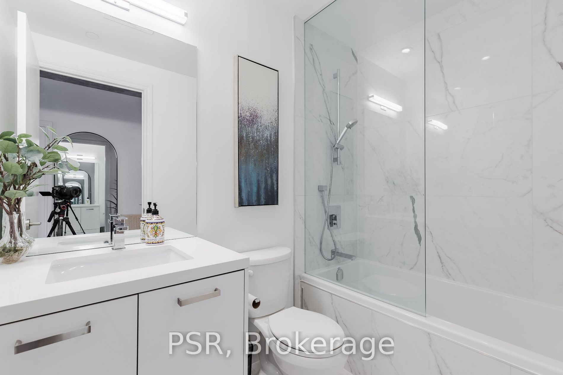 608 Richmond St W, #317