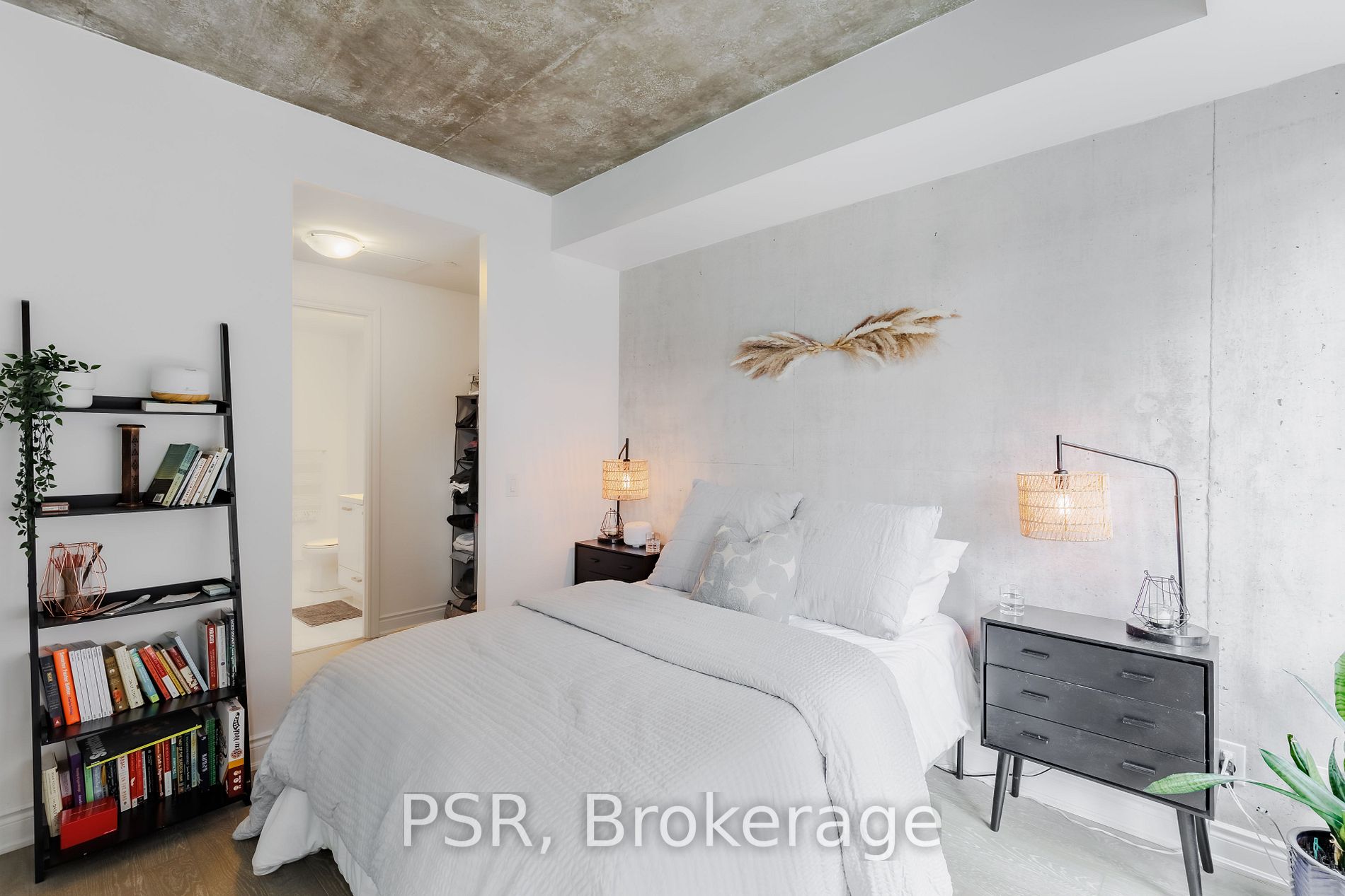 608 Richmond St W, #317