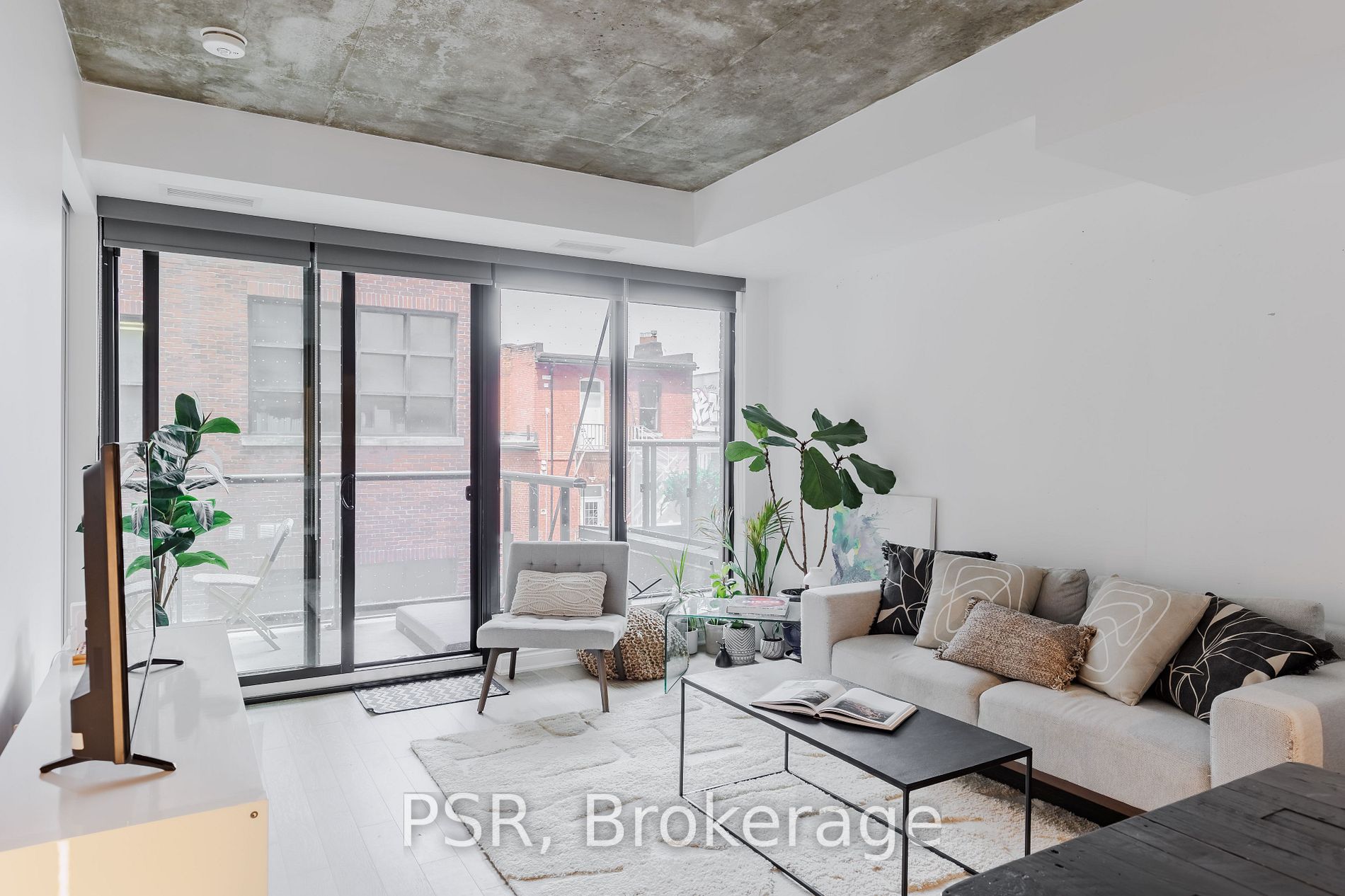 608 Richmond St W, #317
