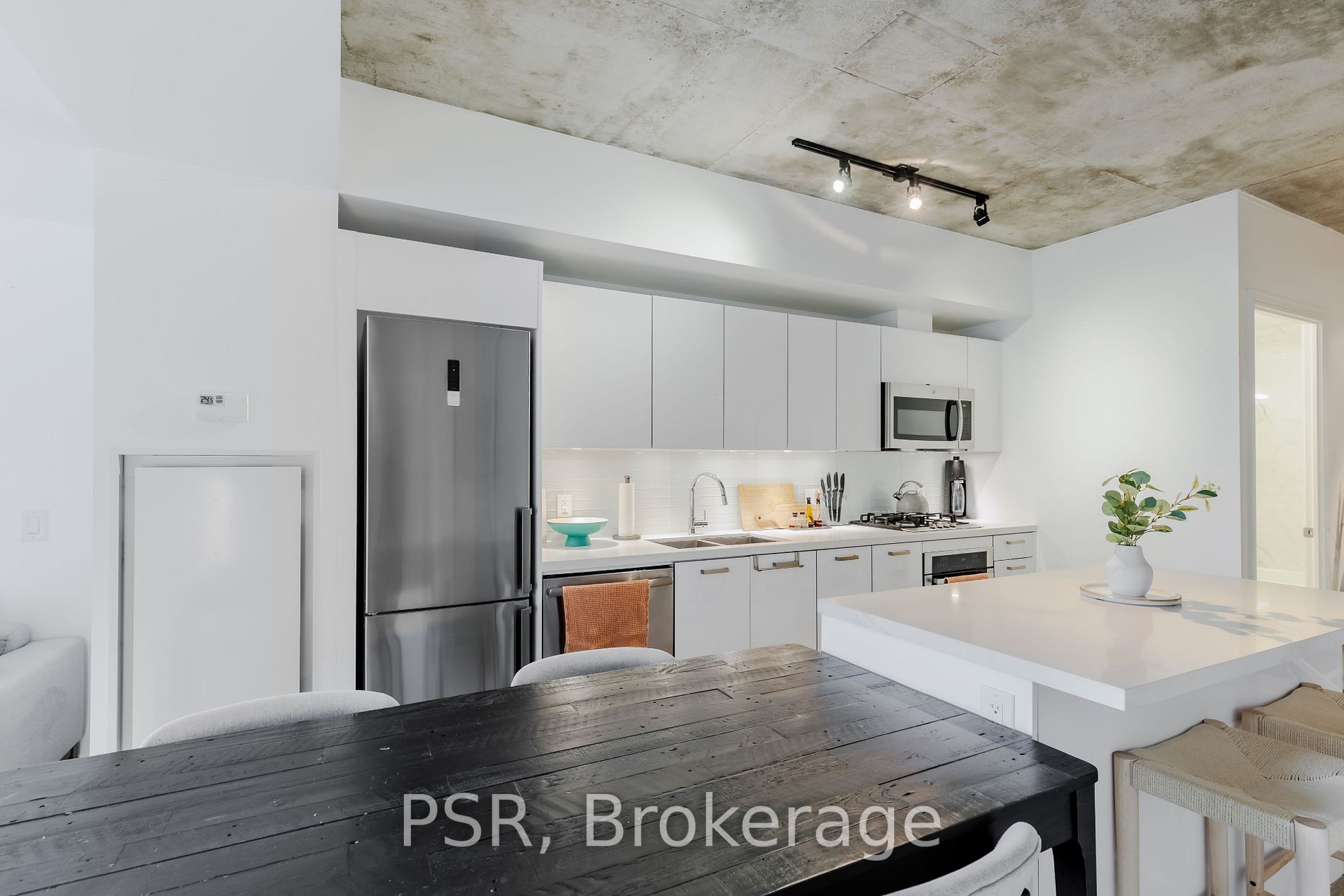 608 Richmond St W, #317
