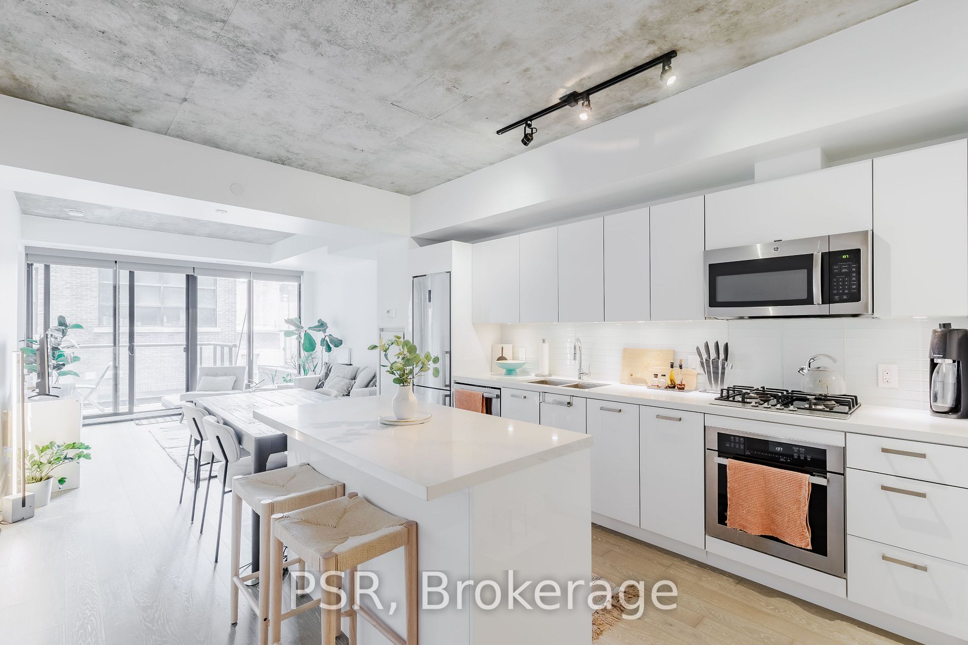 608 Richmond St W, #317