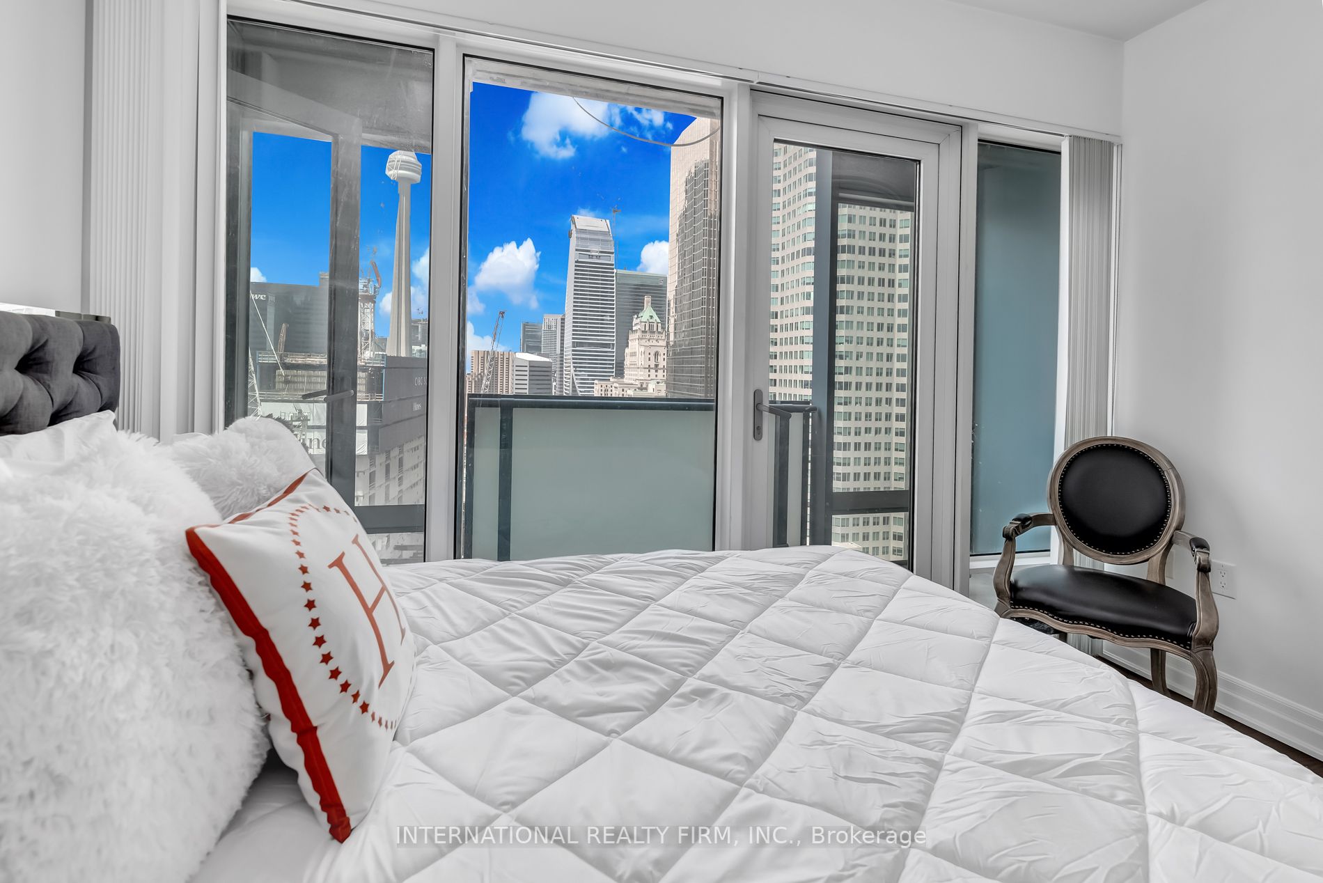 8 The Esplanade Ave, #2302