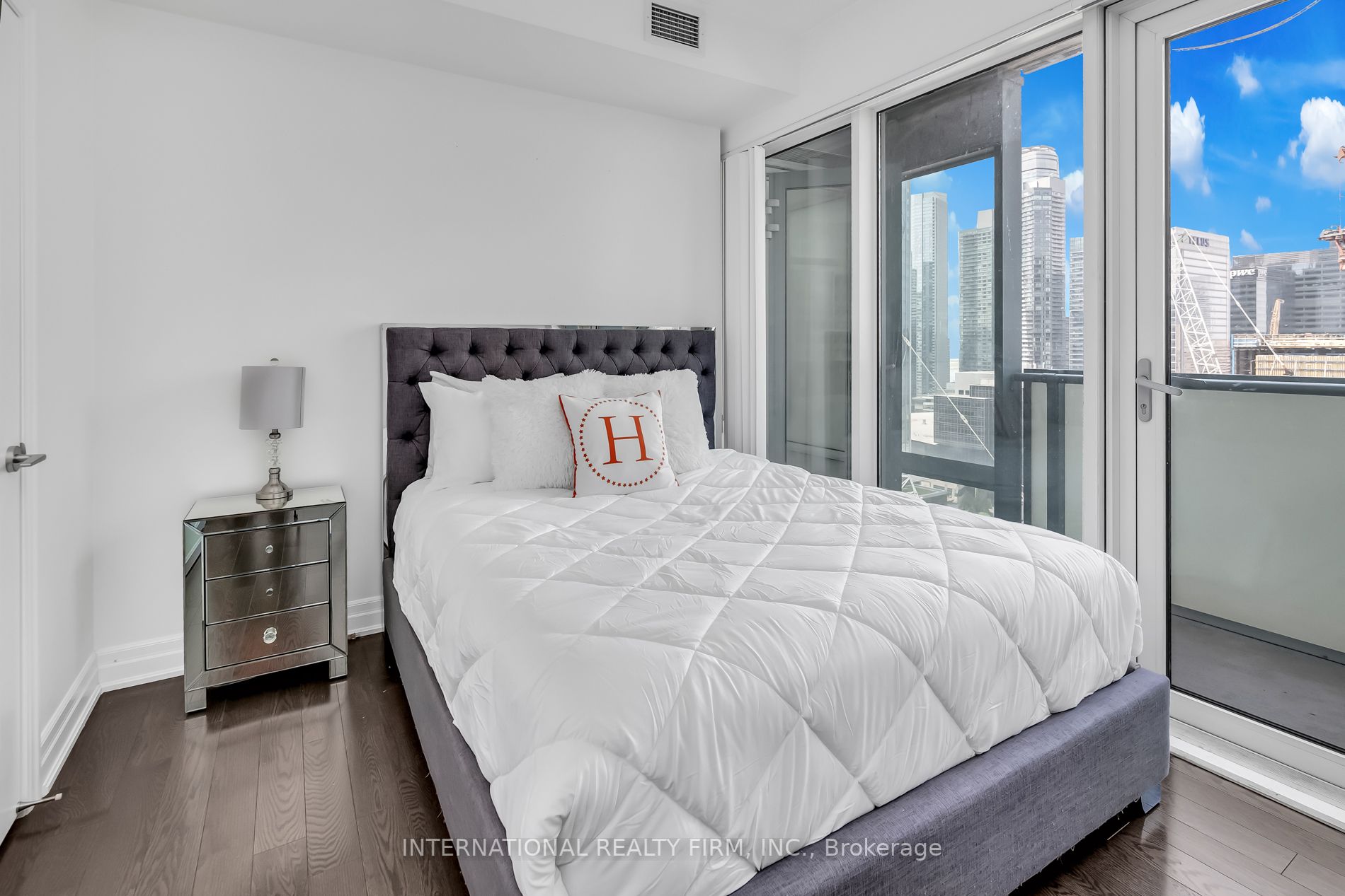8 The Esplanade Ave, #2302