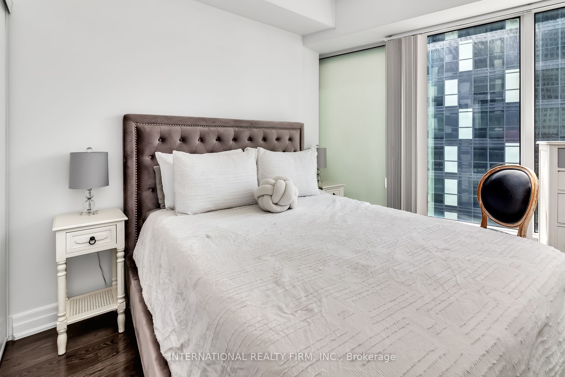 8 The Esplanade Ave, #2302