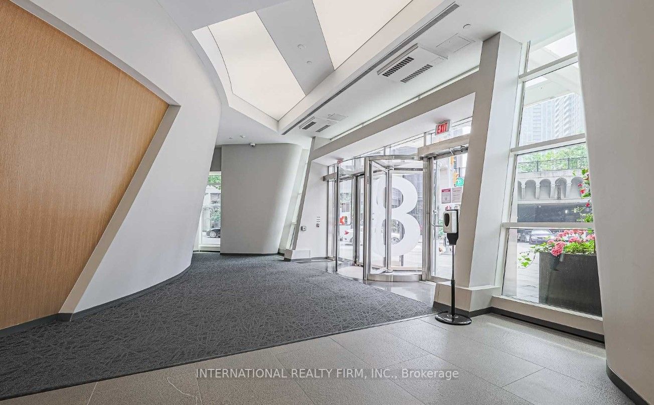 8 The Esplanade Ave, #2302