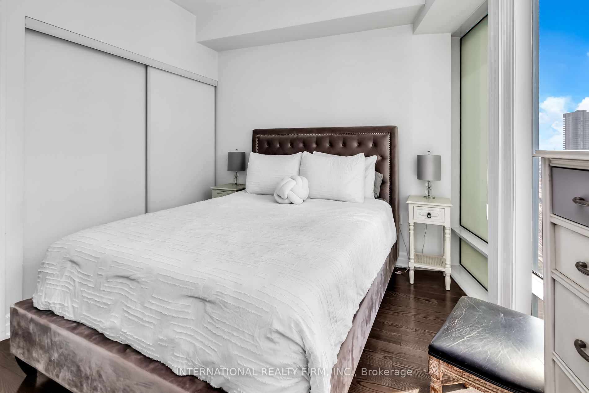 8 The Esplanade Ave, #2302