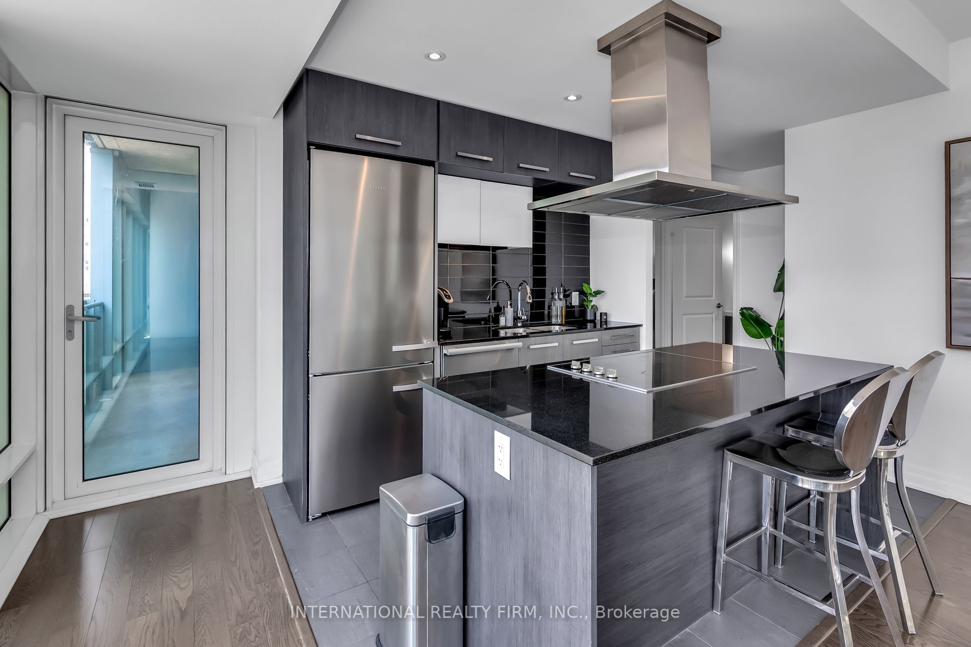 8 The Esplanade Ave, #2302