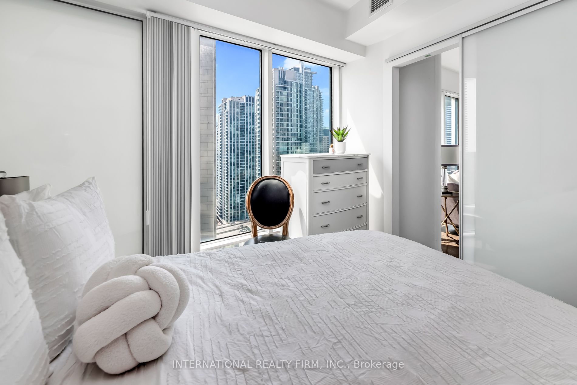 8 The Esplanade Ave, #2302