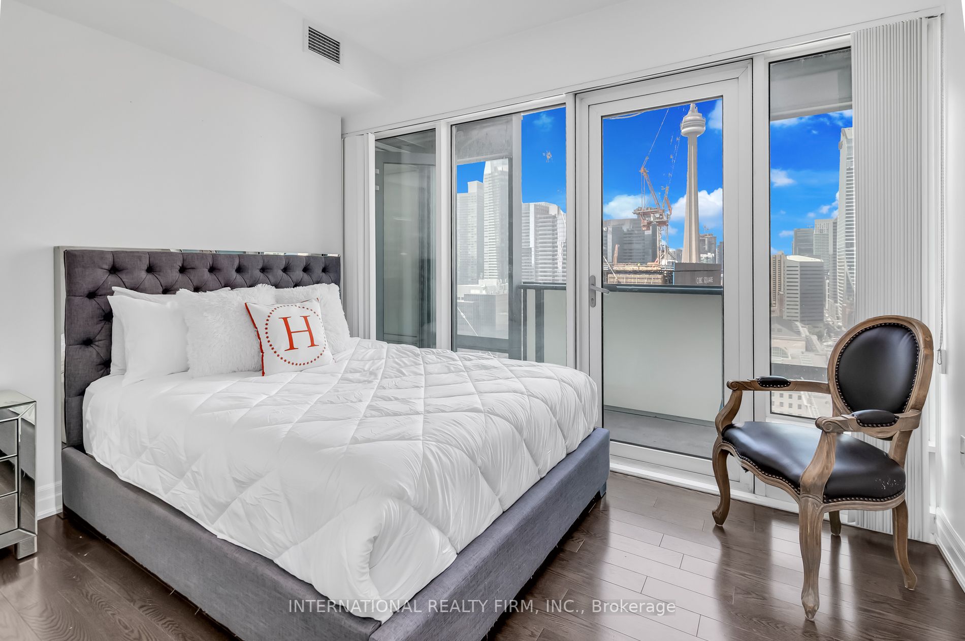8 The Esplanade Ave, #2302