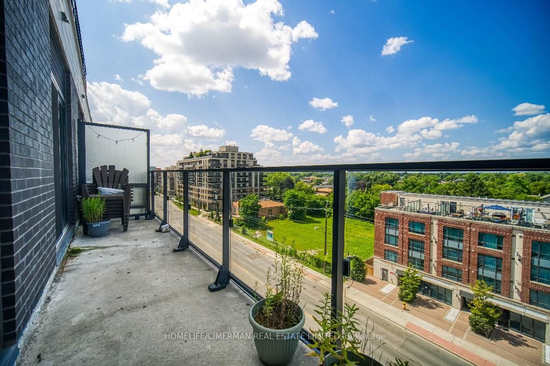 741 Sheppard Ave W, #707