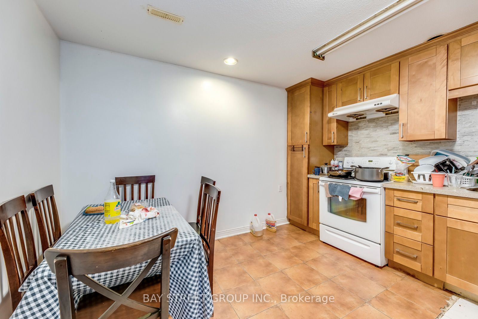 765 Sheppard Ave W
