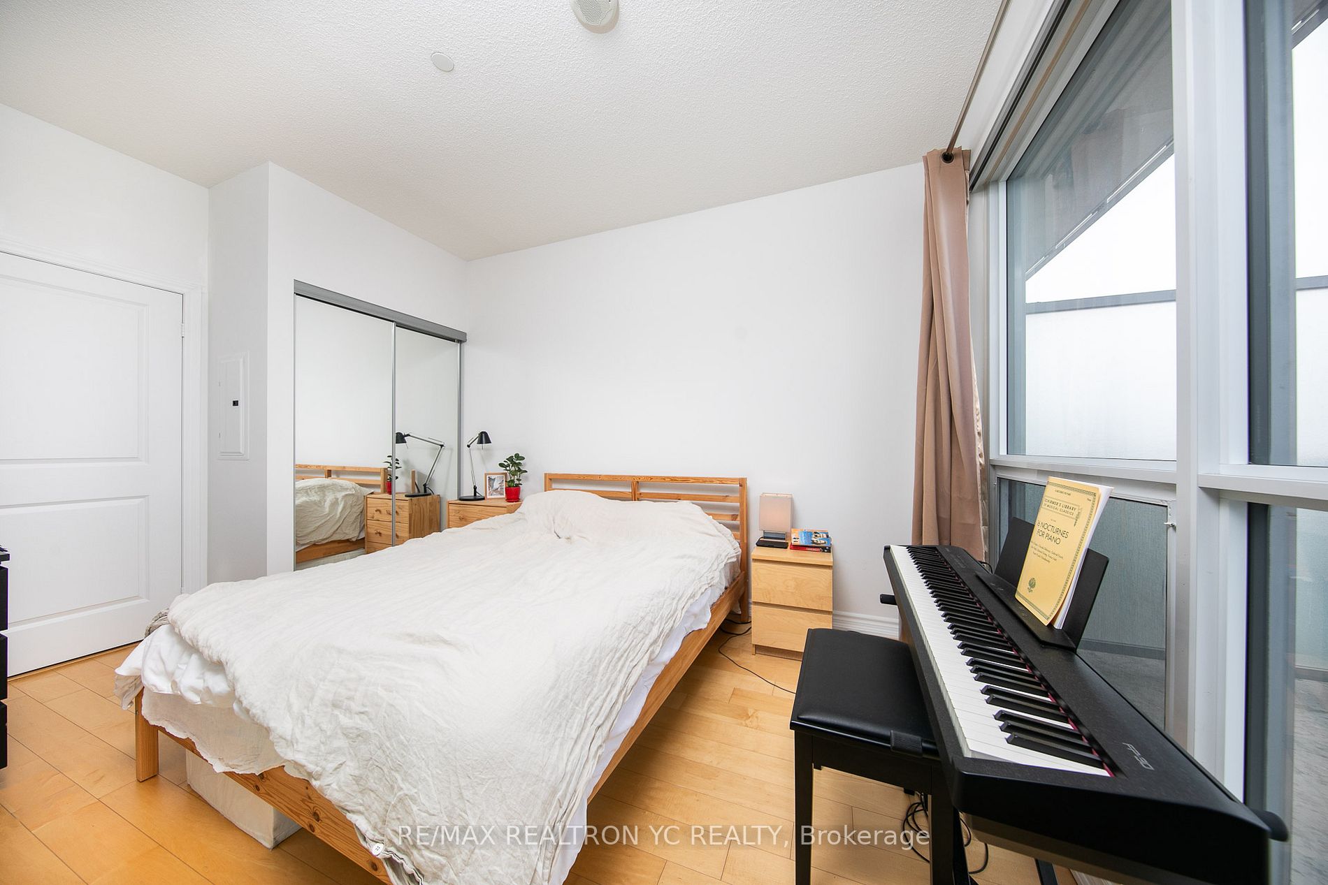 386 Yonge St, #3513