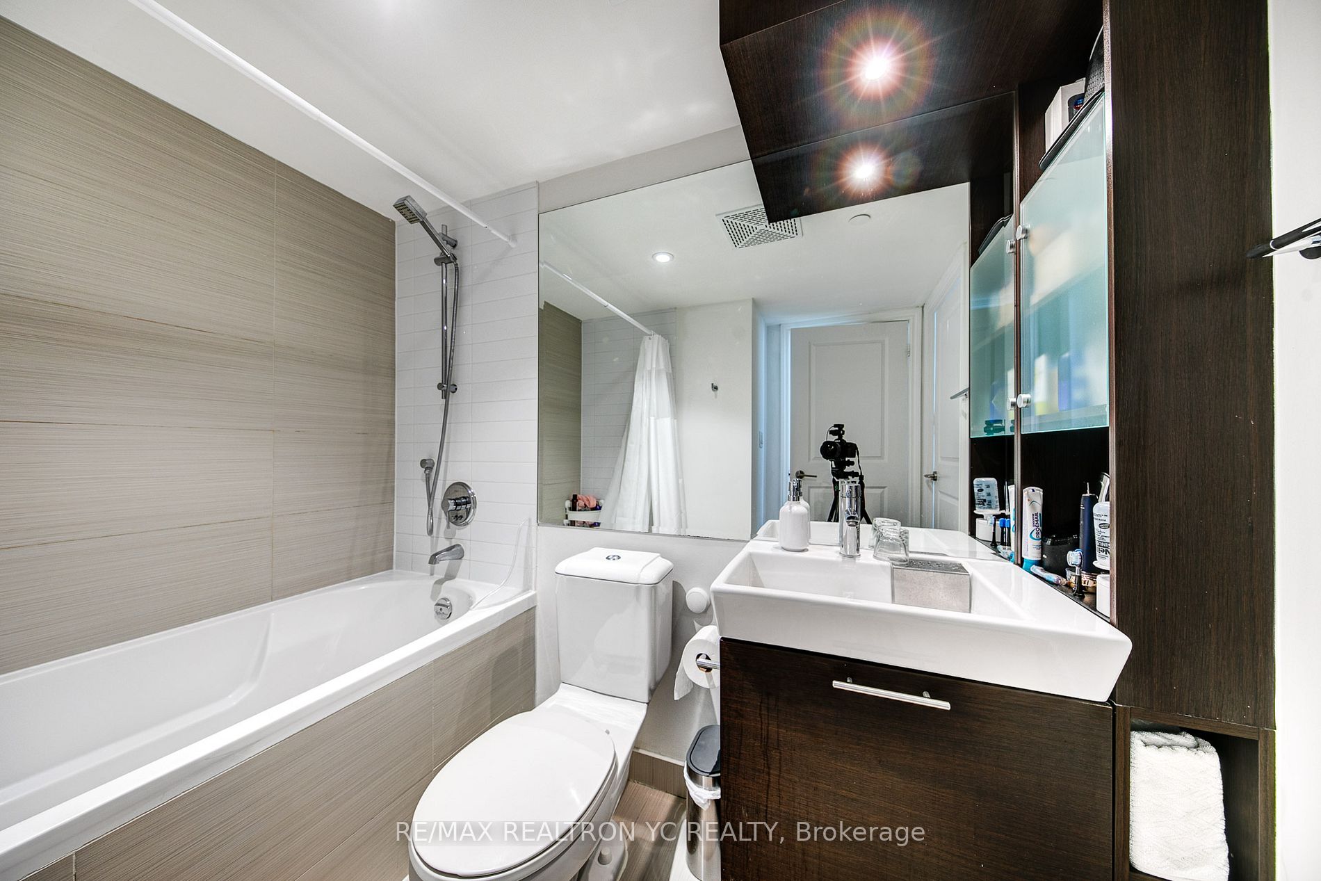 386 Yonge St, #3513