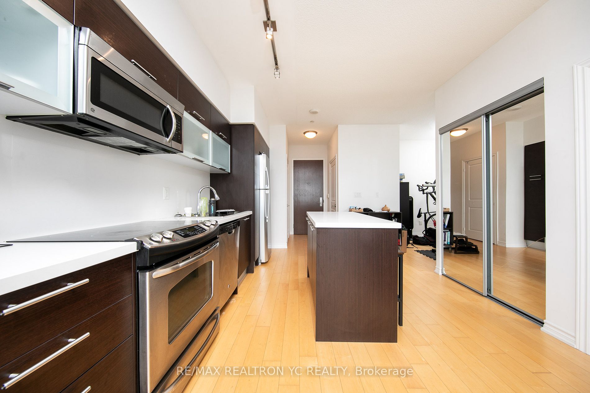 386 Yonge St, #3513