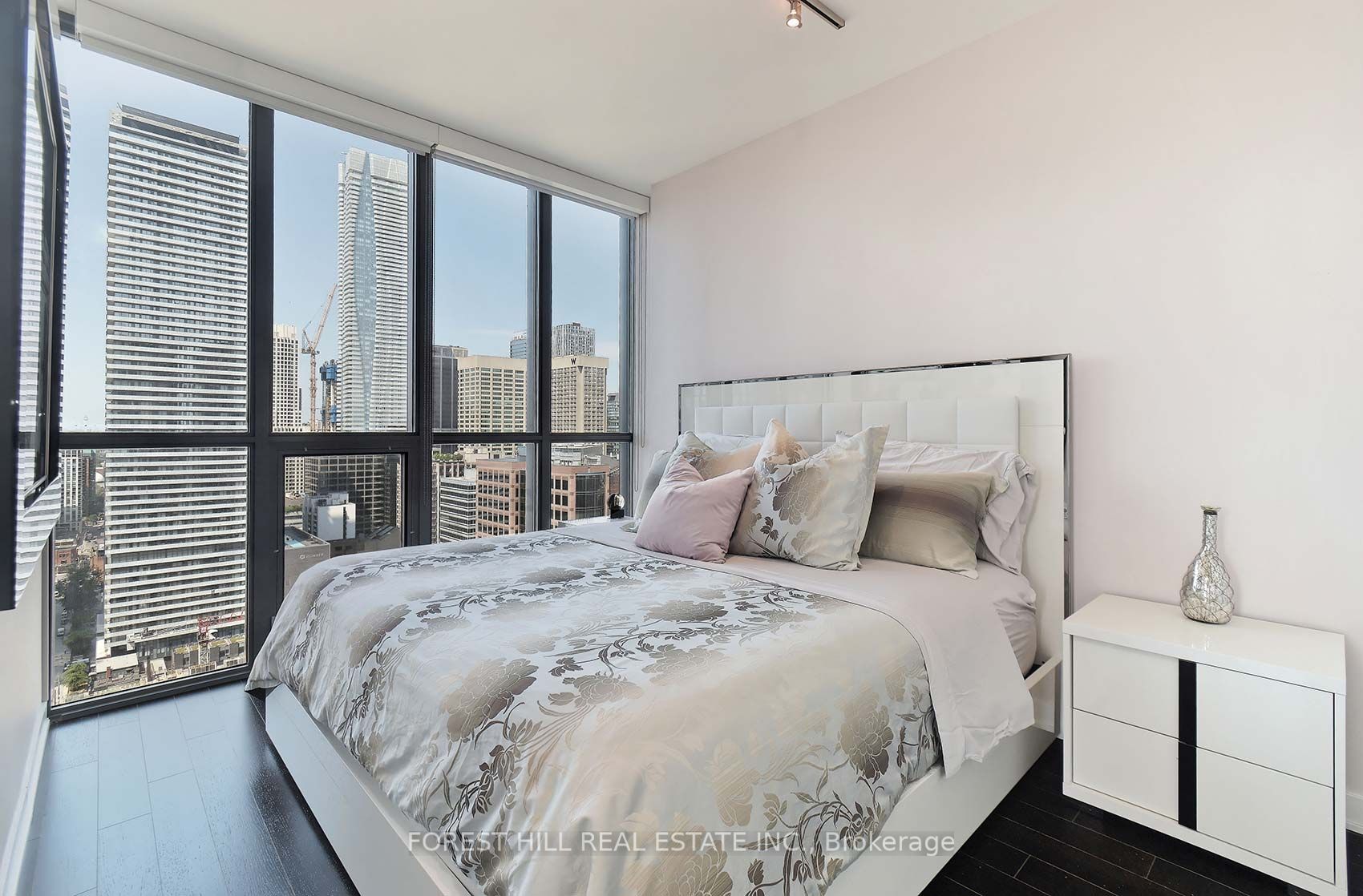 110 Charles St E, #2803