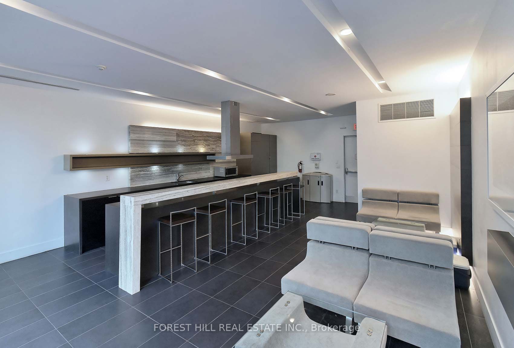 110 Charles St E, #2803