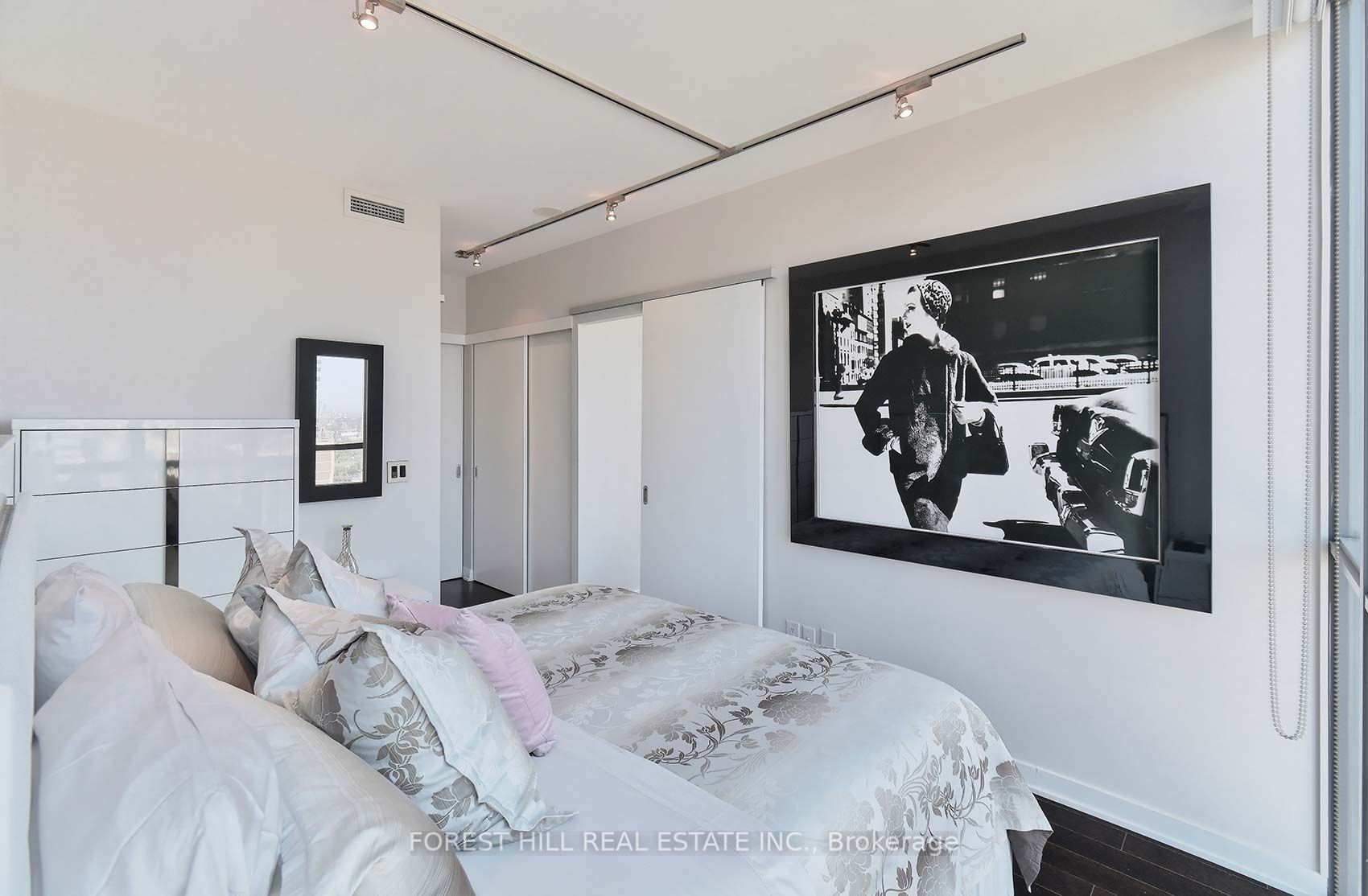 110 Charles St E, #2803