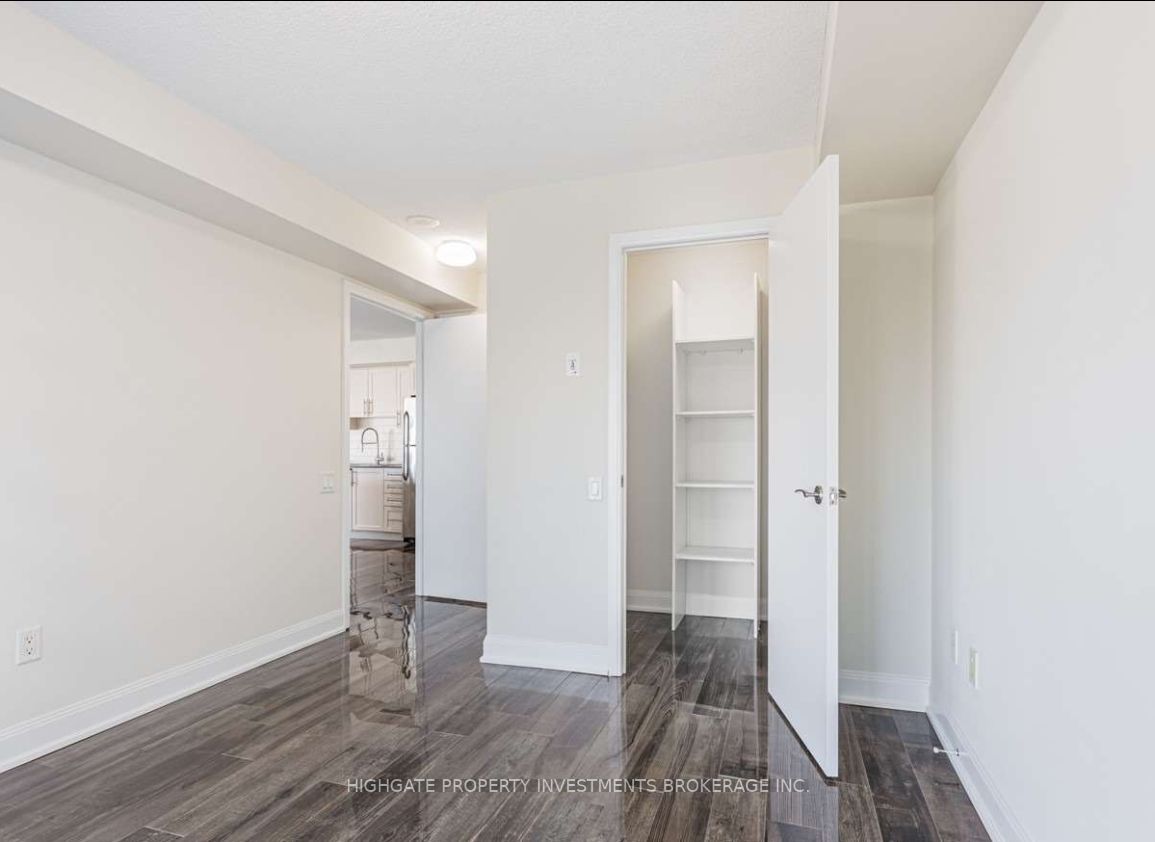 2191 Yonge St, #2111