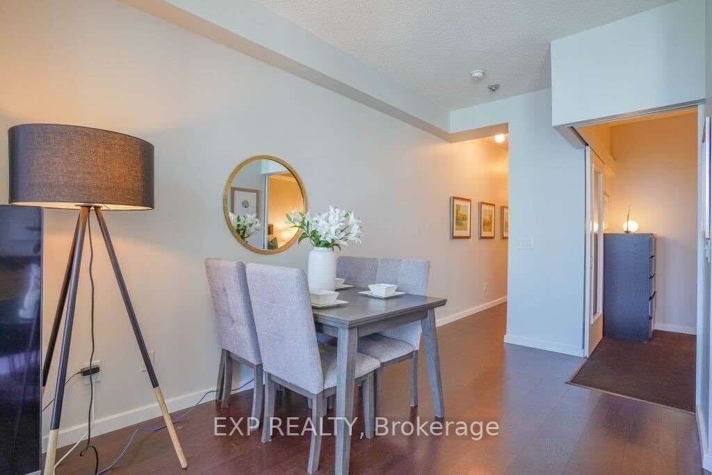 8 York St, #2704