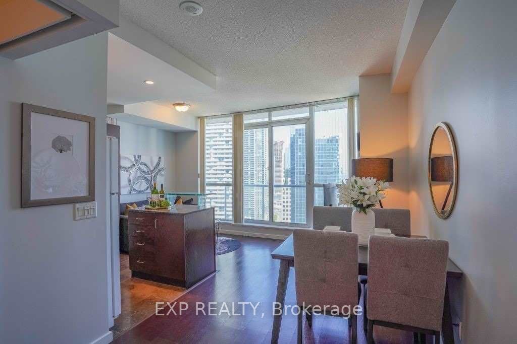 8 York St, #2704