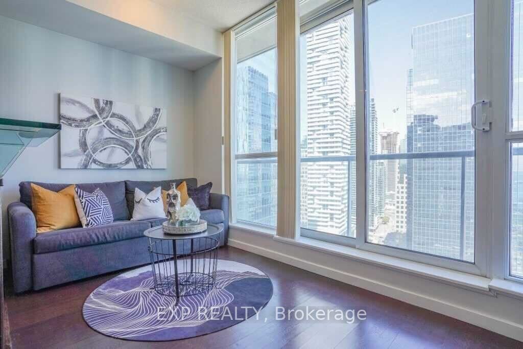 8 York St, #2704