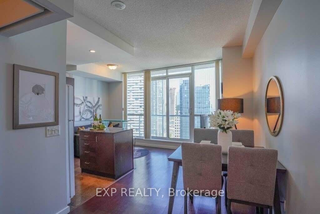 8 York St, #2704