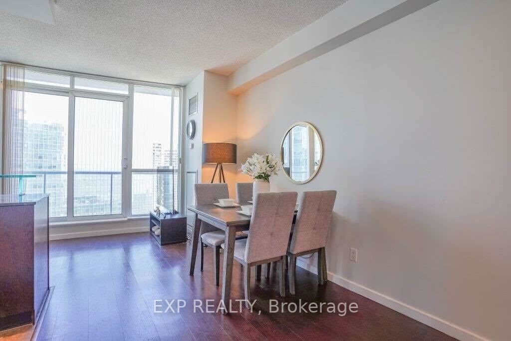 8 York St, #2704