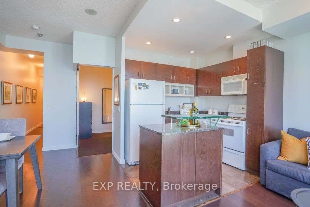 8 York St, #2704