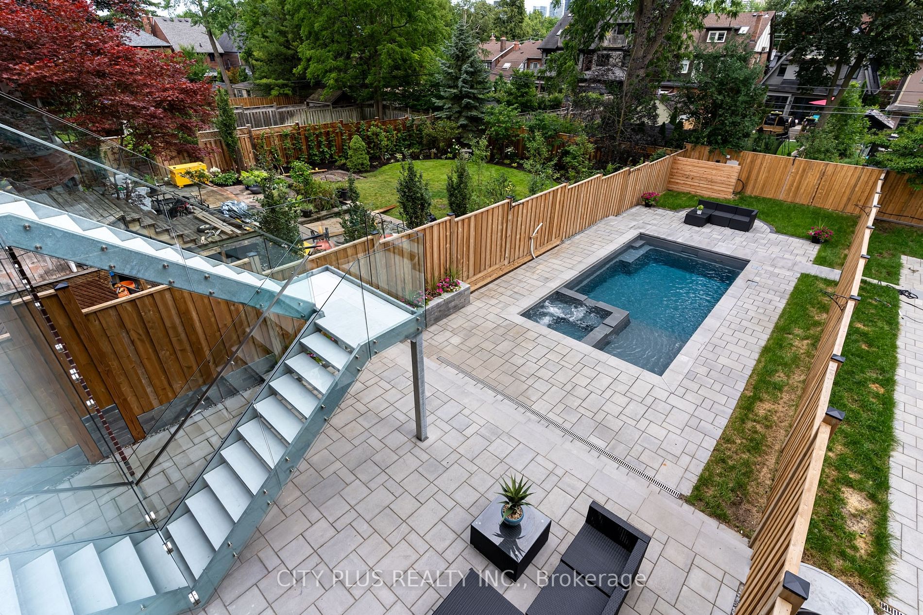 119 Glengrove Ave W