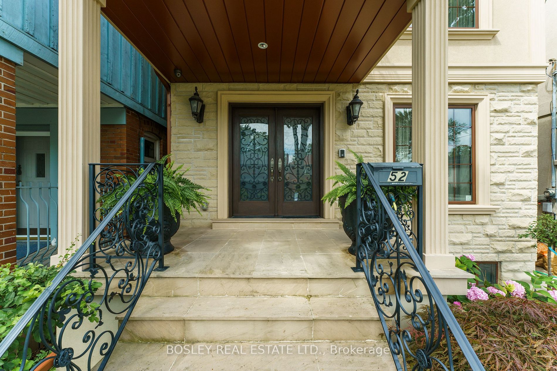 52 Donegall Dr