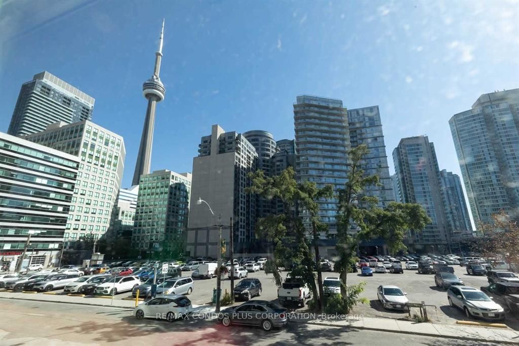350 Wellington St W, #M04