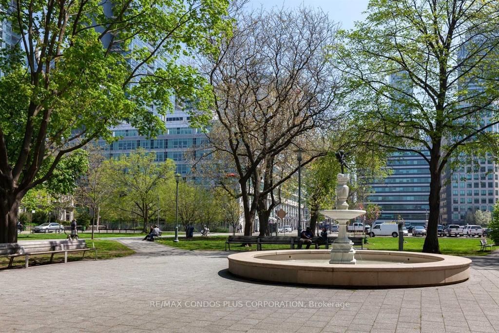 350 Wellington St W, #M04