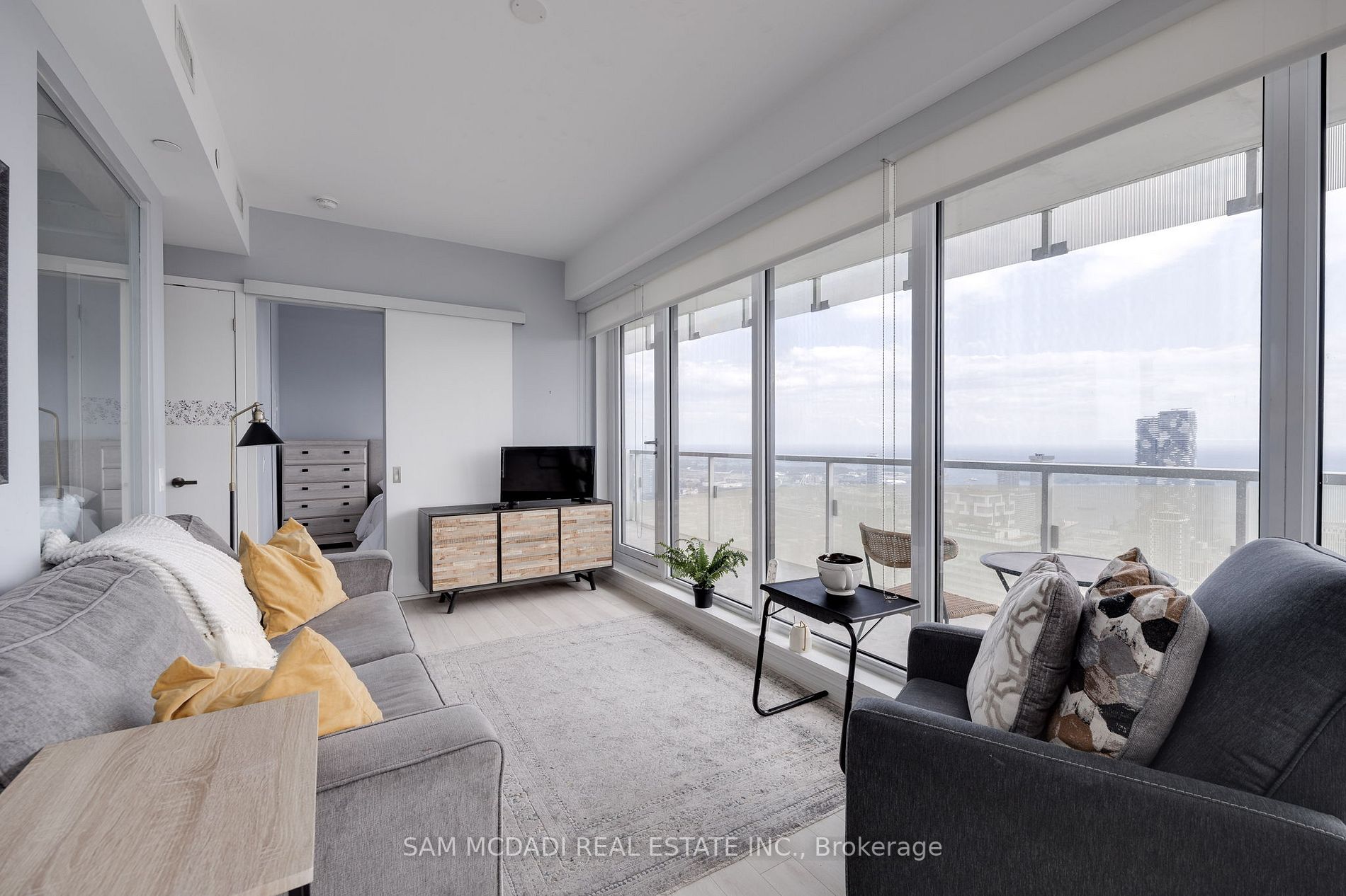 197 Yonge St, #5409