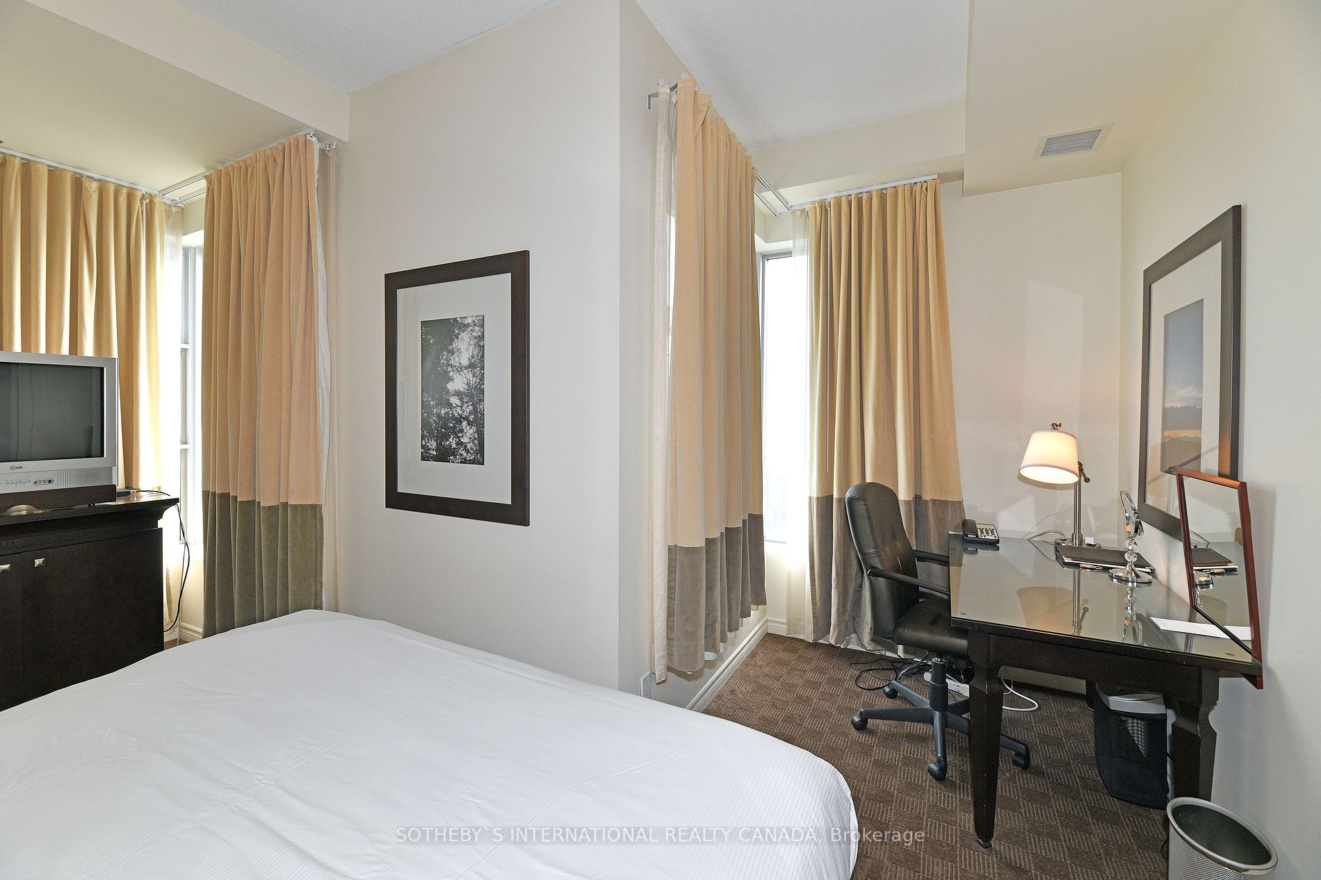 1 King St W, #4204