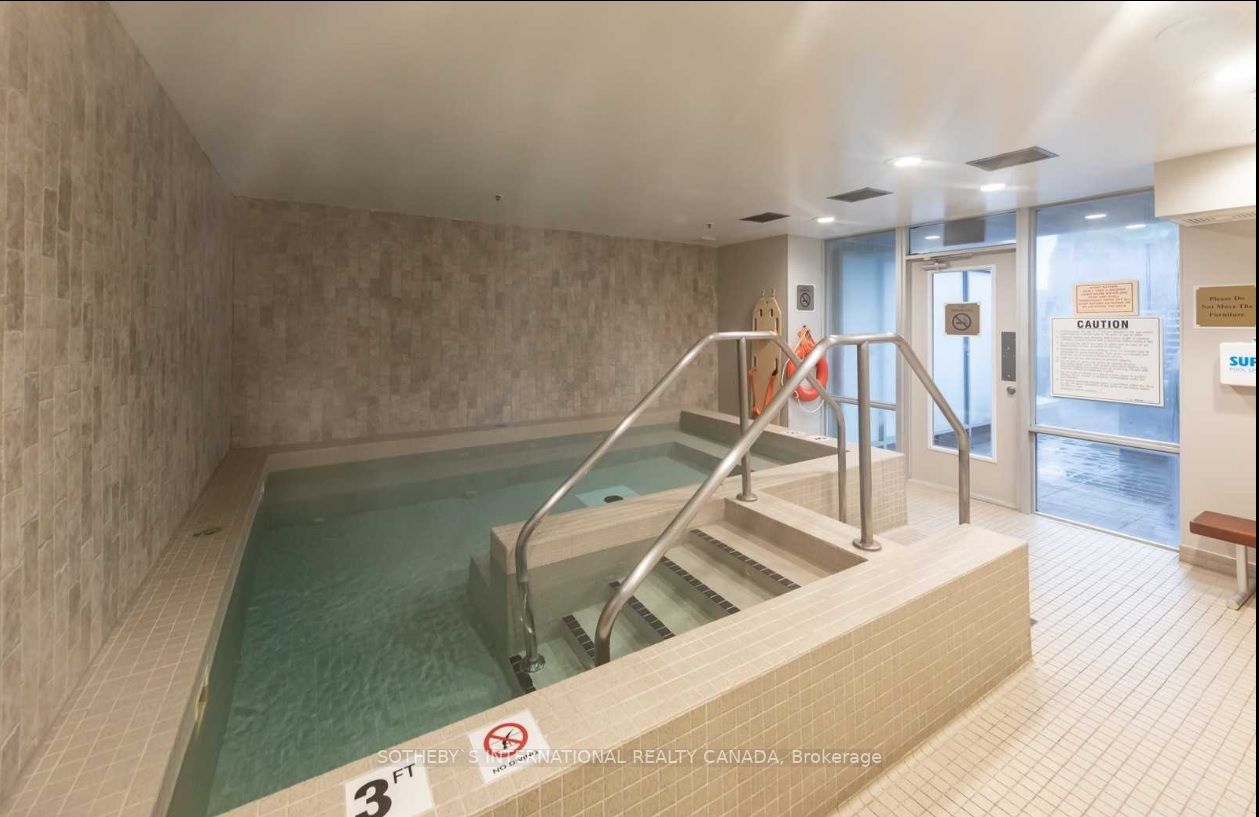 1 King St W, #4204
