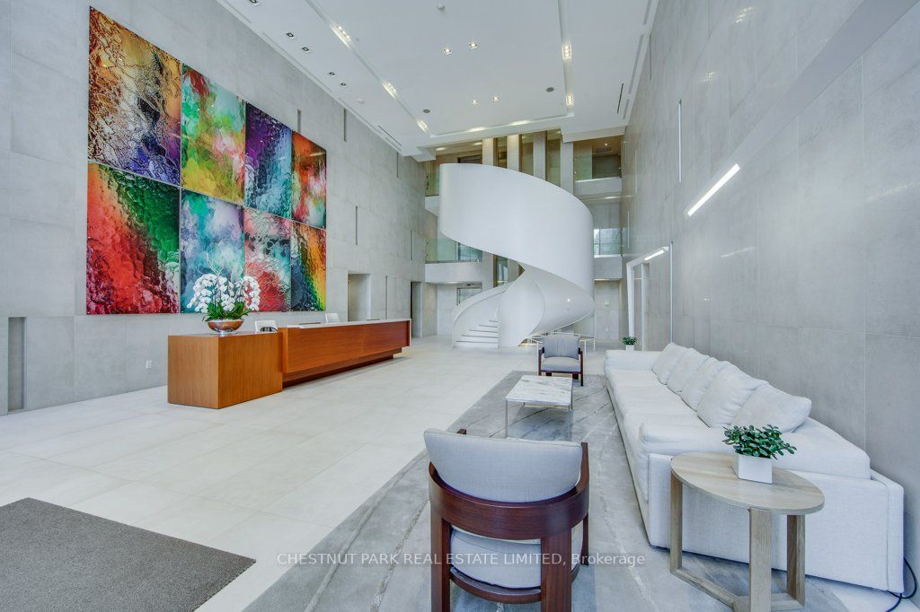170 Avenue Rd, #211