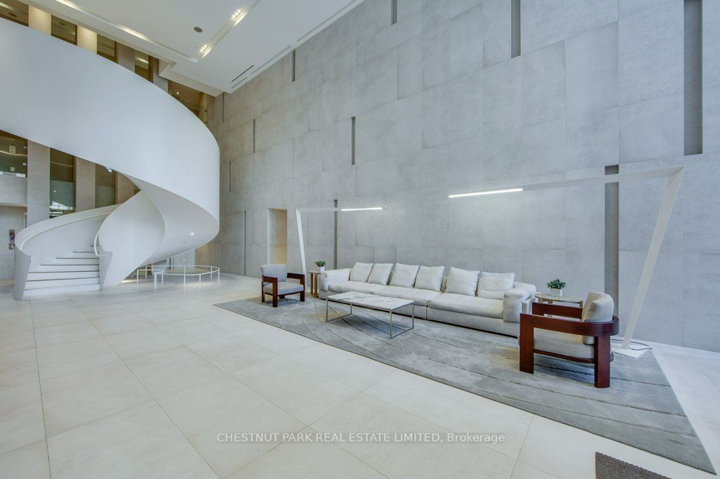 170 Avenue Rd, #211