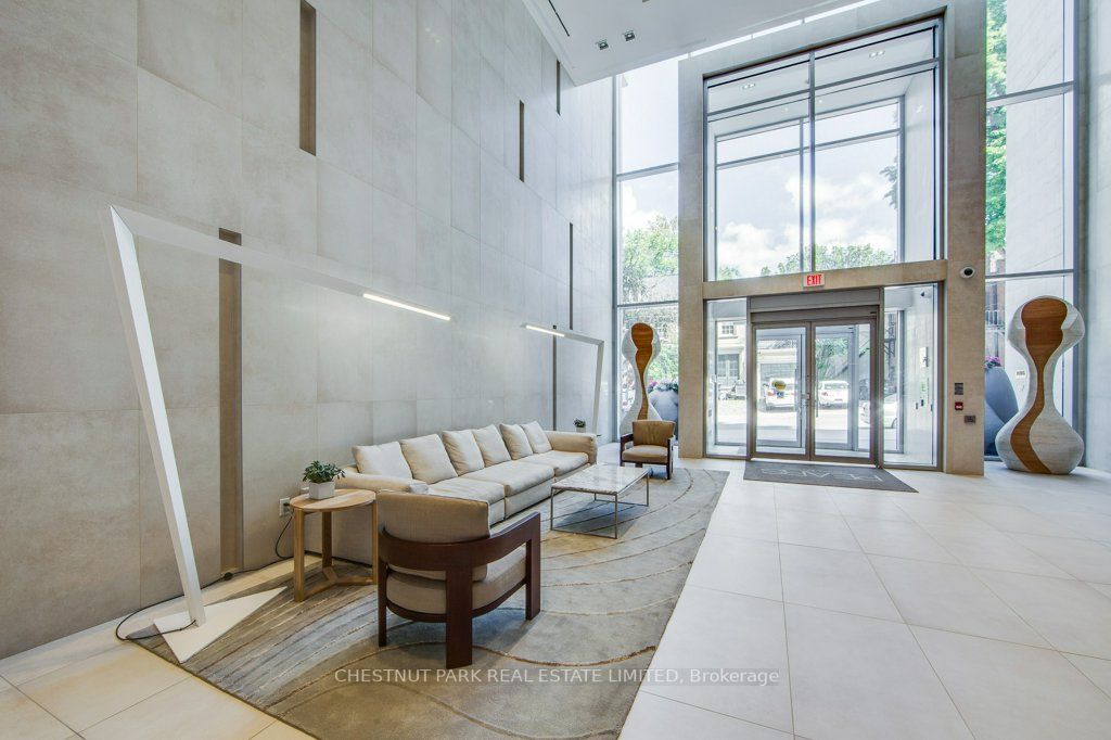 170 Avenue Rd, #211