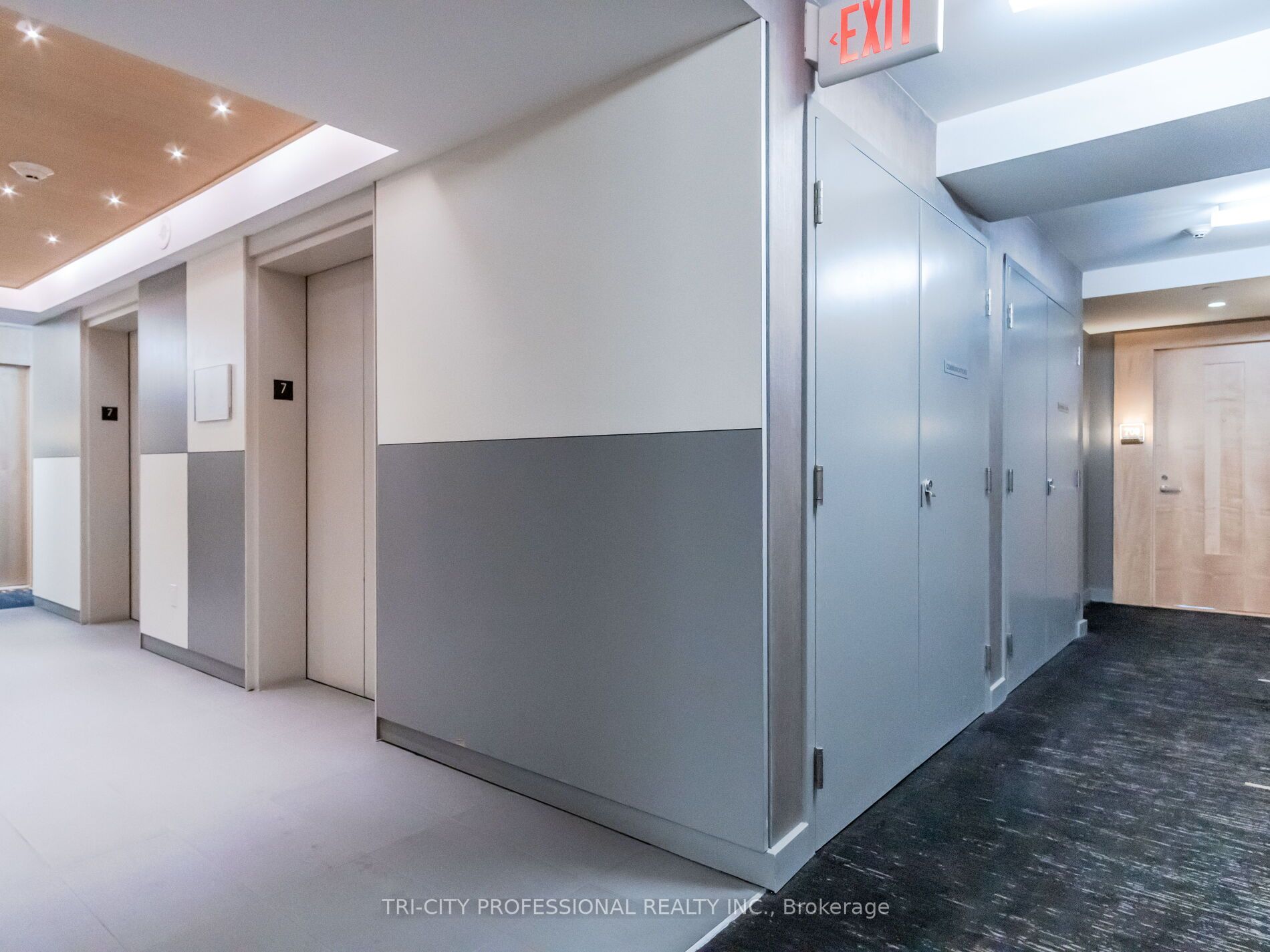 45 Charles St E, #709
